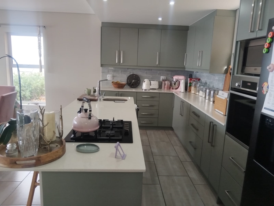 To Let 4 Bedroom Property for Rent in Glencairn Western Cape
